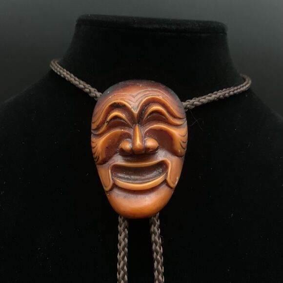 Vintage Jewelry - Vintage Korean Hahoe Yangban Comedy Face Mask Carved Resin Ceremonial Bolo Tie